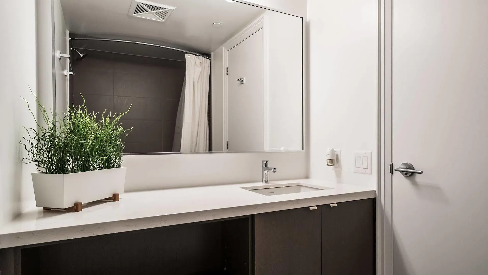Luxury Executive In Yorkville 多伦多 0*,